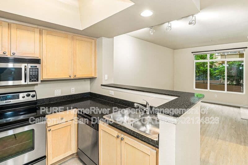 San Diego House: 2400 5th Avenue