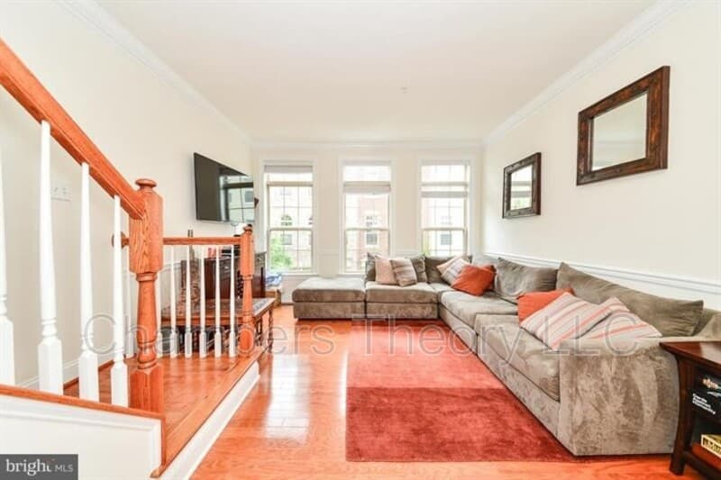 Arlington House: 402 N Thomas St.
