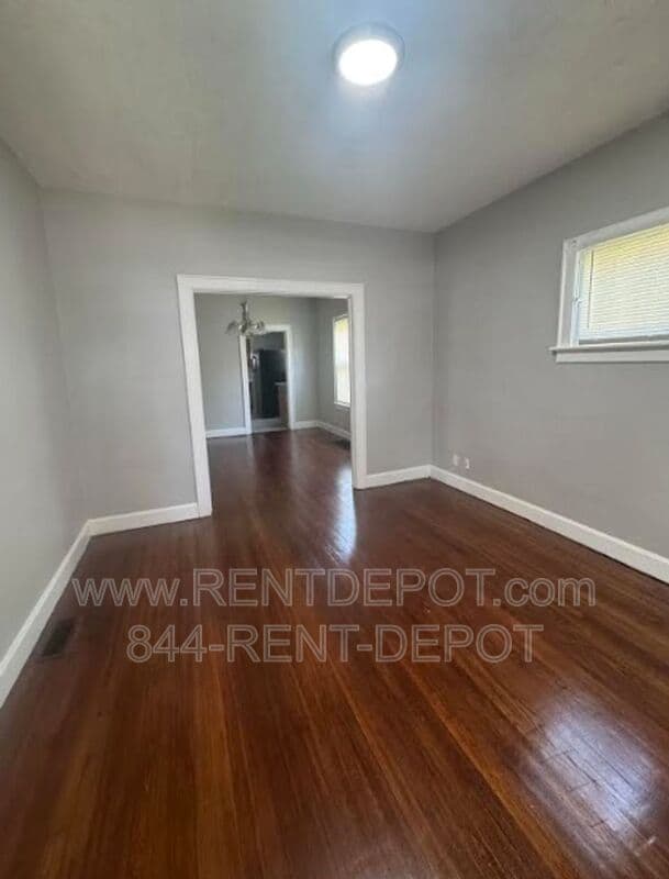 Evansville House: 201 S Willow Rd