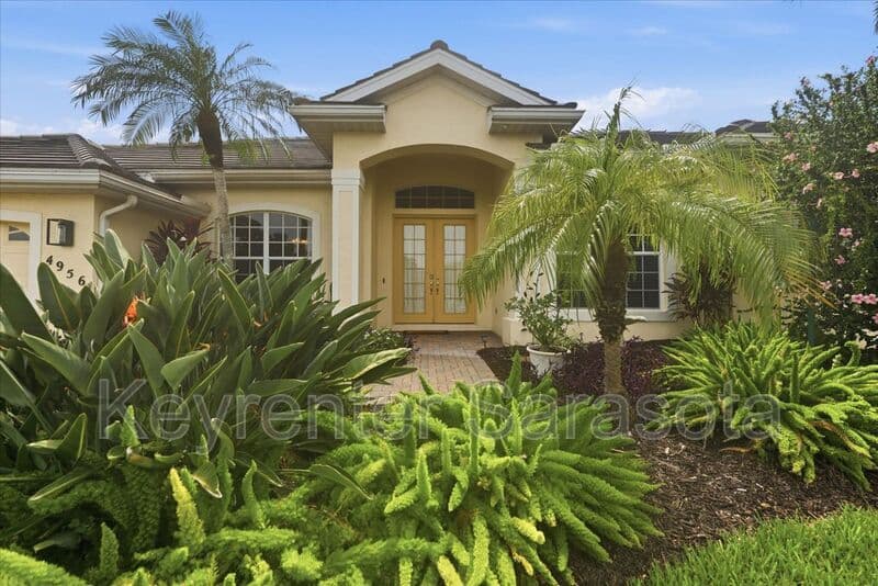Sarasota House: 4956 Bridgehampton Blvd