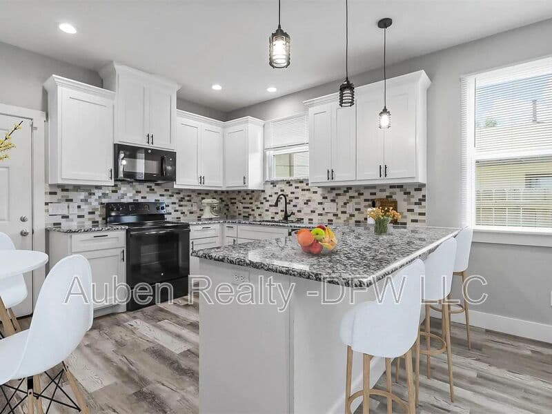 Denison House: 1104 W Elm Street