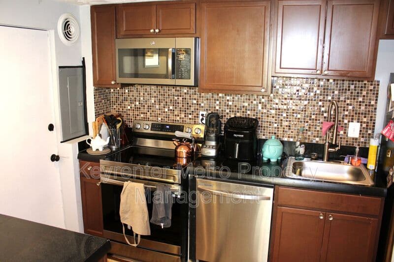 Hyattsville Townhome: 1806 Palmer Park Rd