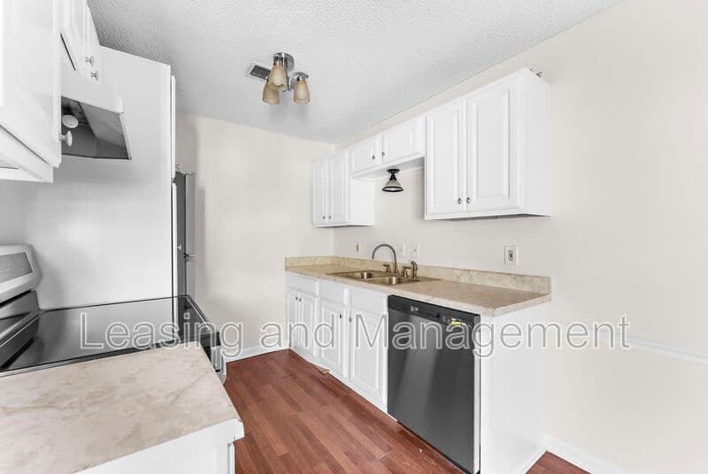Ladson Condo: 201 Oakmont Avenue