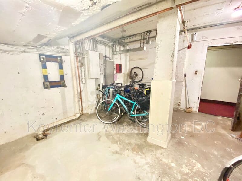 Washington Condo: 2410 20th St, NW
