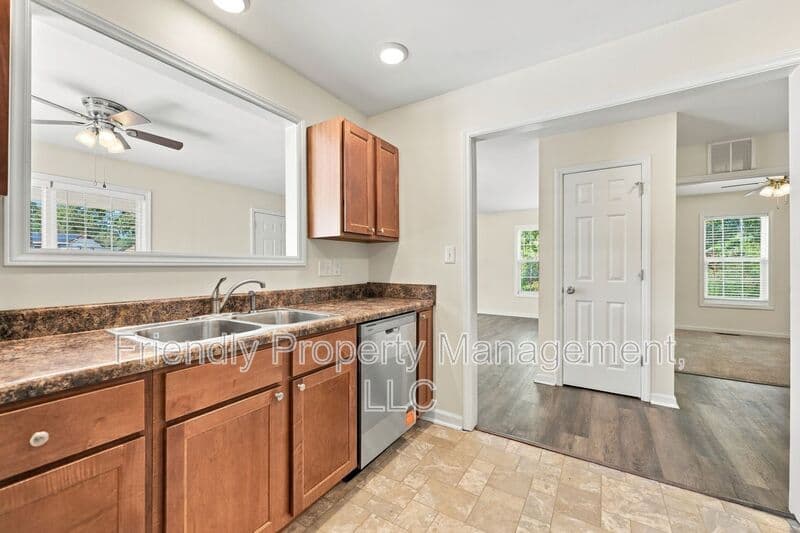 Greensboro House: 1 Llano Ct