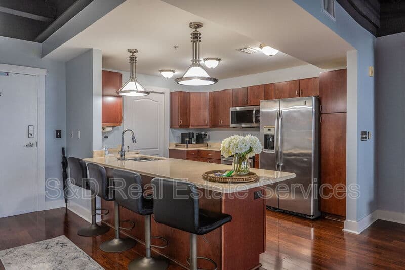 Lakeland House: 125 N Kentucky Ave