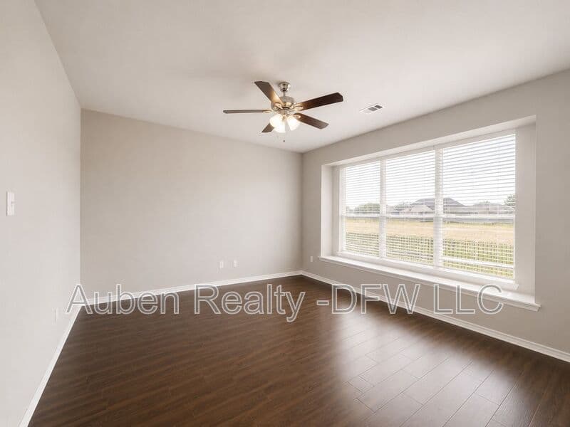 Fort Worth House: 10973 Hawks Landing Road