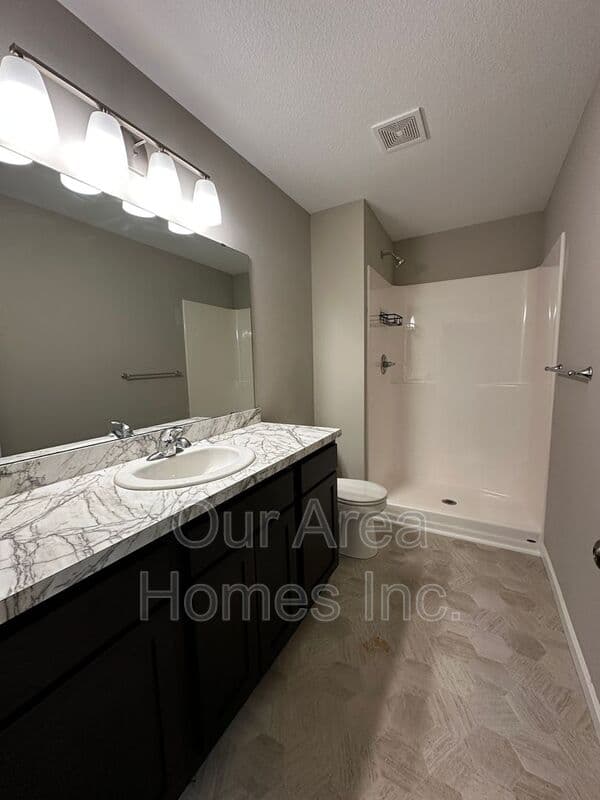 Big Lake House: 595 William St