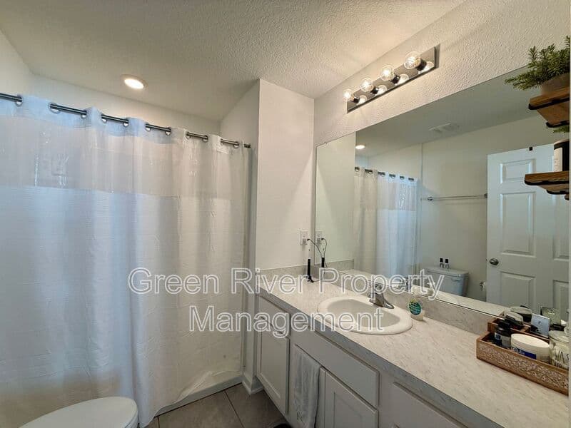 Jacksonville House: 4922 Earthshine Road