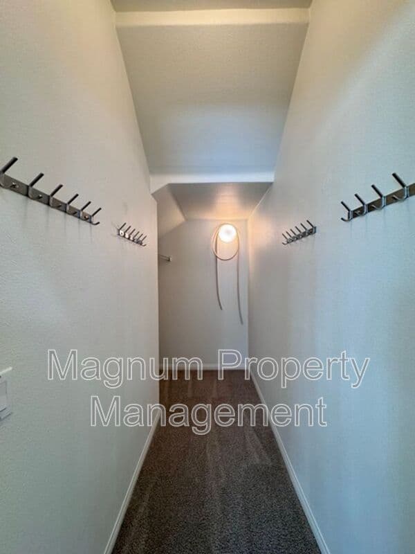 Murrieta House: 30197 Slate St