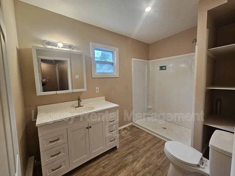 Shenandoah House: 897 West Coal Street