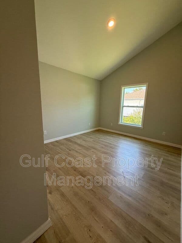 North Port House: 3294 West Price Blvd