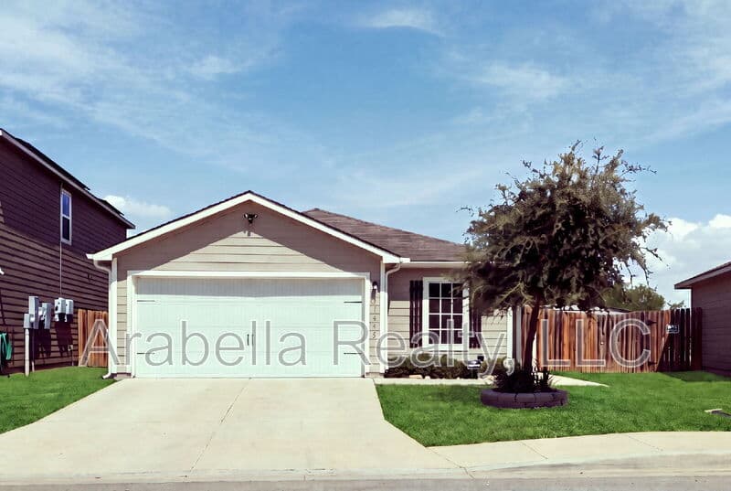 San Antonio House: 11641 Claudette St