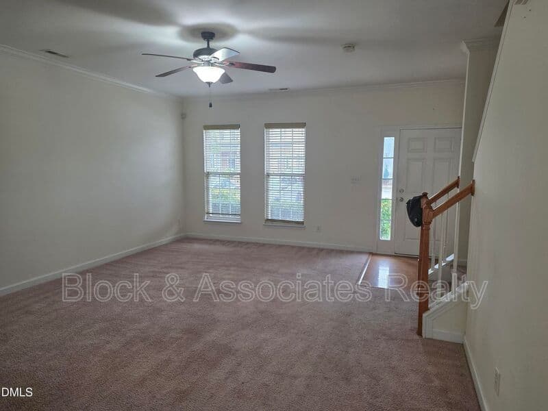 Raleigh House: 8346 Glenwood Springs Ct