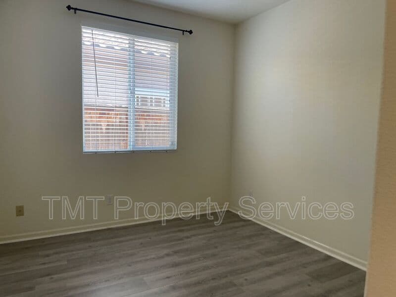 Elk Grove House: 10408 Siltstone Way