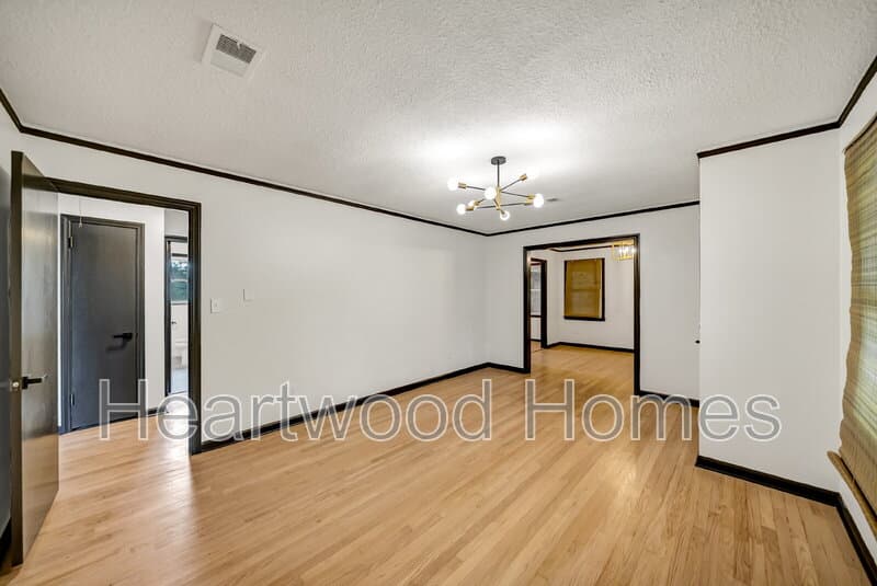 Columbia Condo: 1911 Cermack St