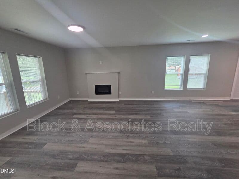 Wake Forest House: 523 E Nelson Ave