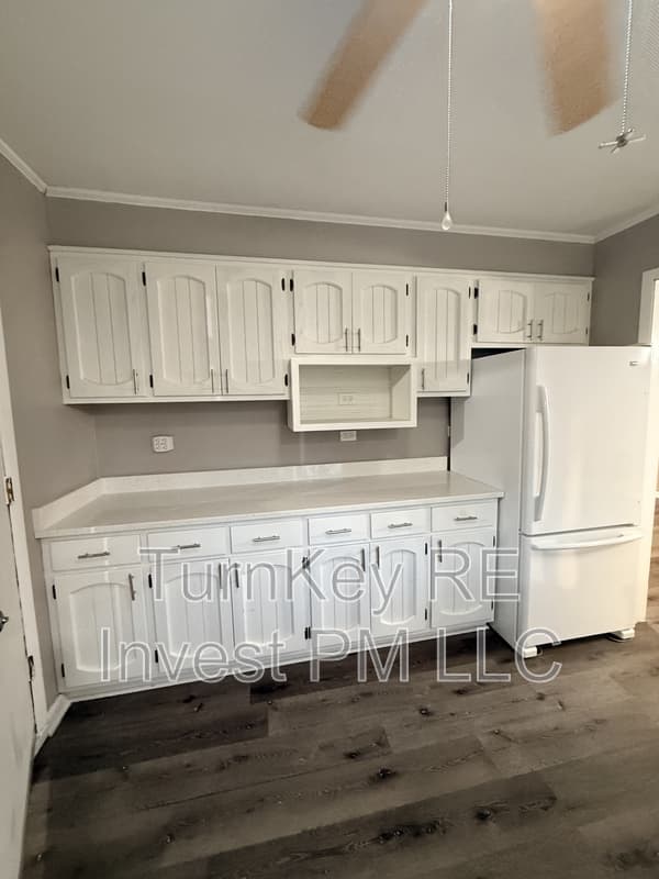 Park Forest House: 471 Tomahawk Street