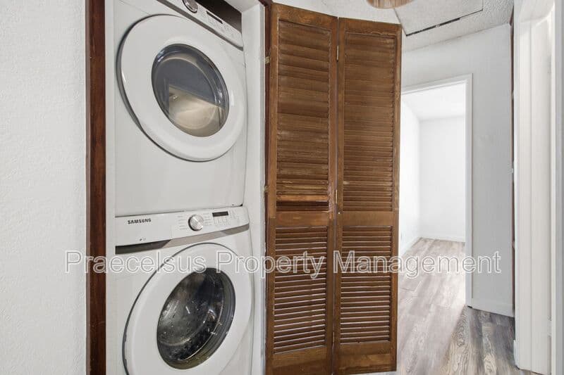 Imperial Beach House: 1292 Holly Ave