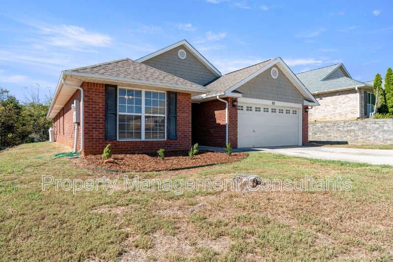 Madison House: 103 Acacia Trail Drive