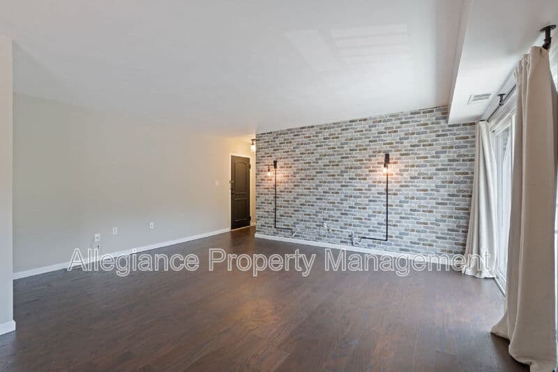 Alexandria House: 3312 S 28th St