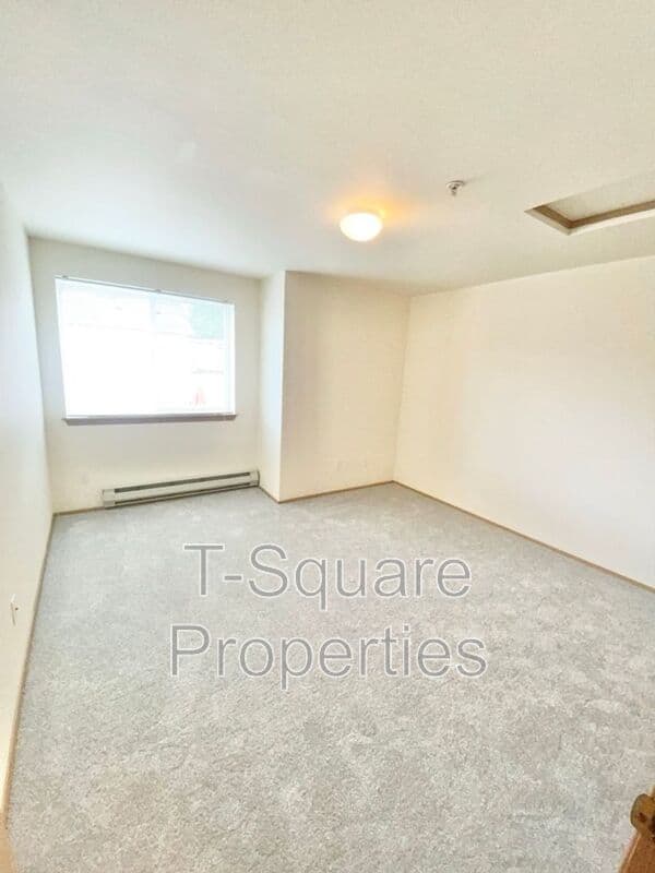Everett House: 8830 3rd Ave SE