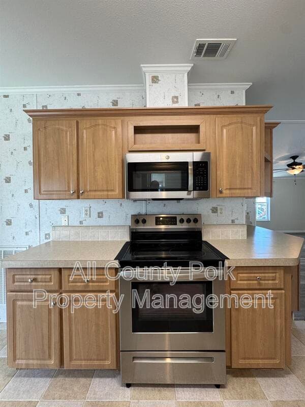 Haines City House: 106 Reineke Rd