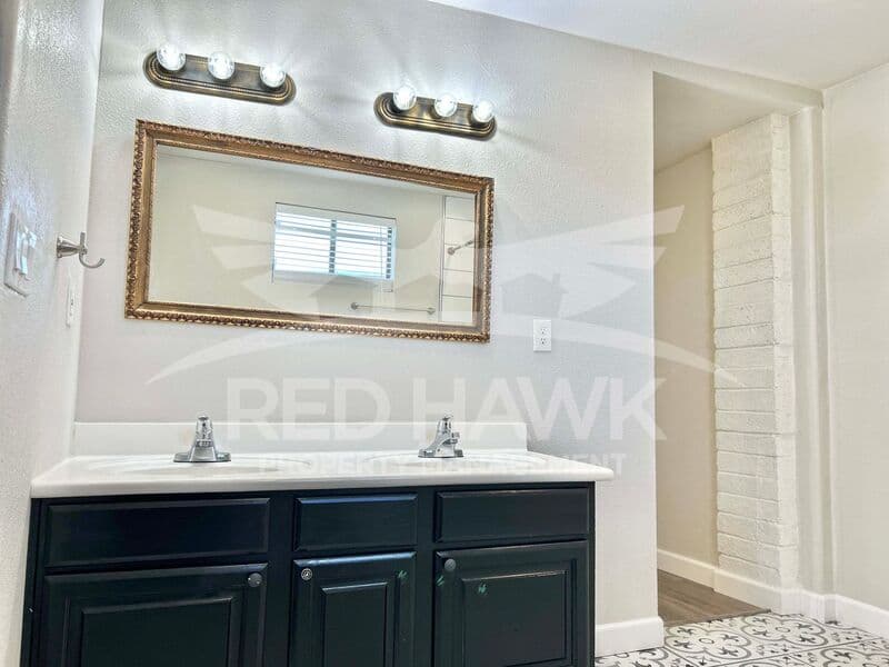 Chandler House: 281 S California St