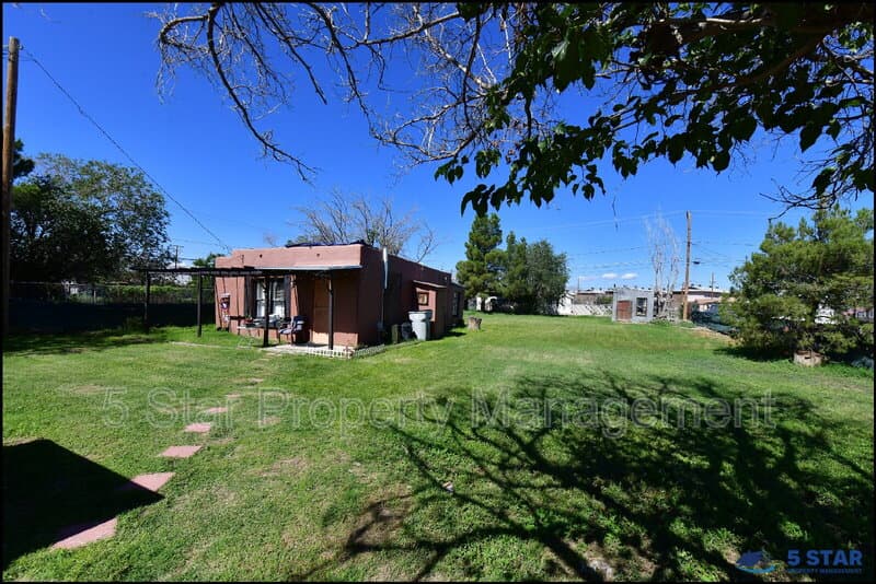 El Paso House: 7817 West Dr