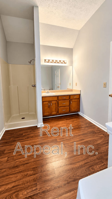 Loganville House: 4284 Fiddlers Bnd