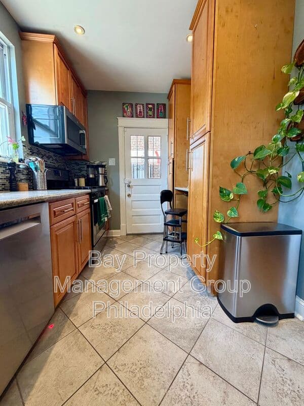Upper Darby House: 216 Glencoe Rd