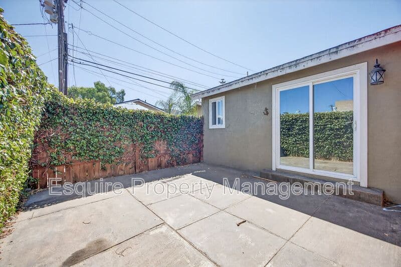 VENTURA Condo: 1218 N. OLIVE ST
