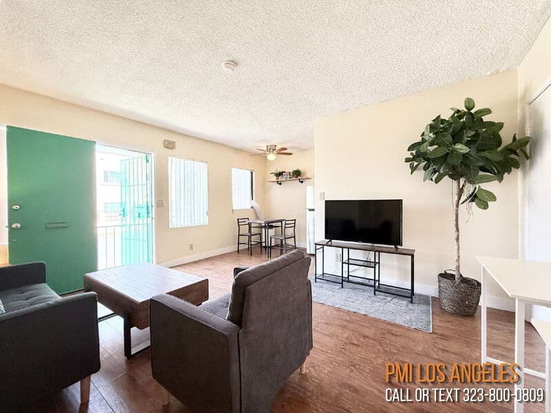 Los Angeles Condo: 1497 West 29th Street
