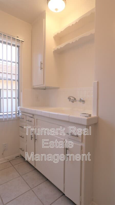 Glendale Condo: 623 W Stocker St