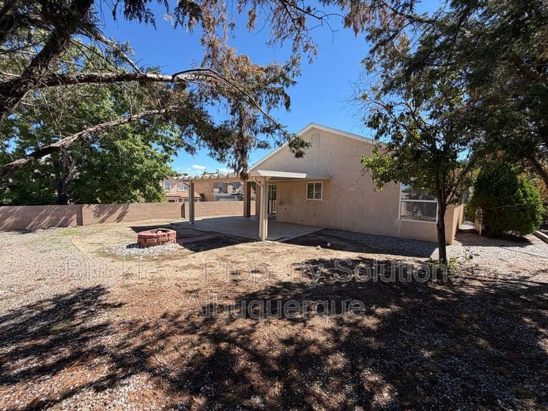 Albuquerque House: 5411 Monterey Cove Ave NW