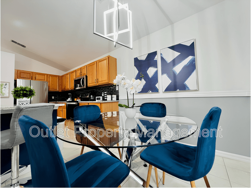 Davenport House: 122 Highgate Park Blvd