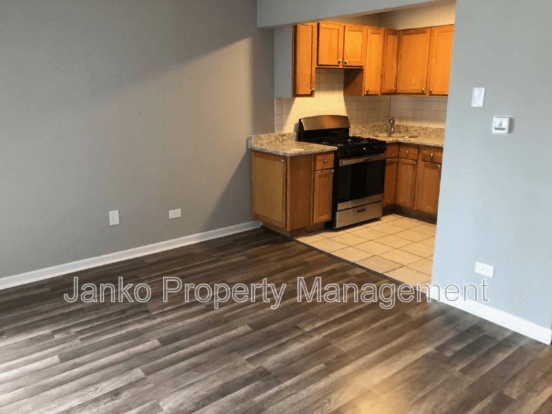 South Chicago Heights Condo: 3333 Commercial Ave