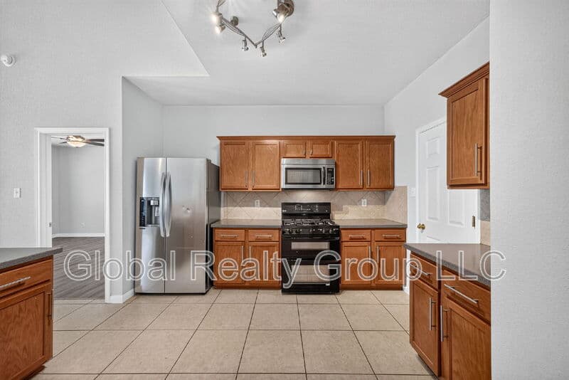 San Antonio House: 20614 Cliff Park Ln