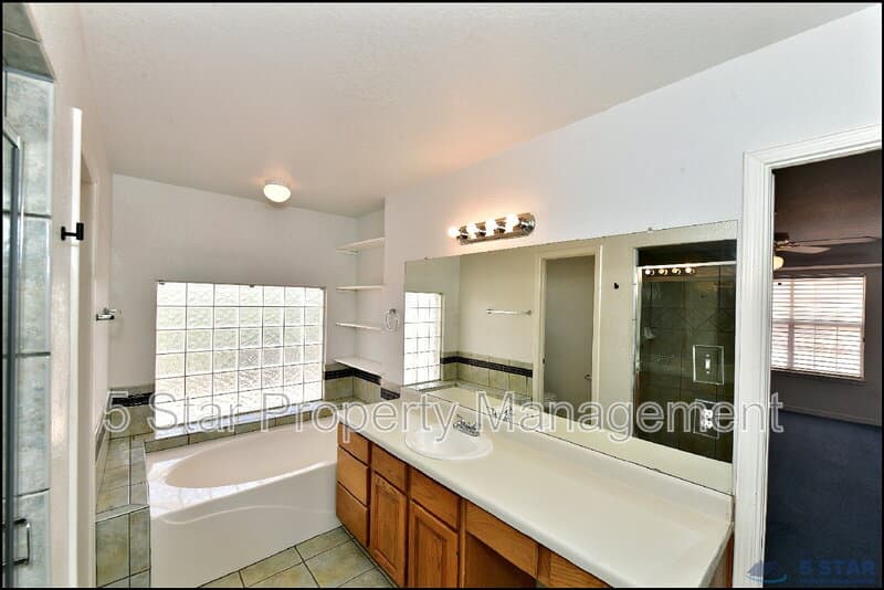 El Paso House: 14101 Koshare Ct