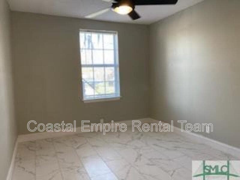 Savannah Condo: 1000 West 53rd Street - Lower Unit