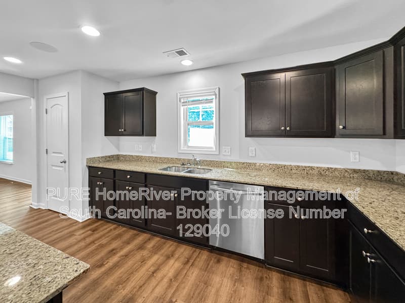 Sumter House: 355 Niblick Dr