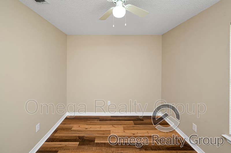 Mobile House: 3020 Barlett Dr