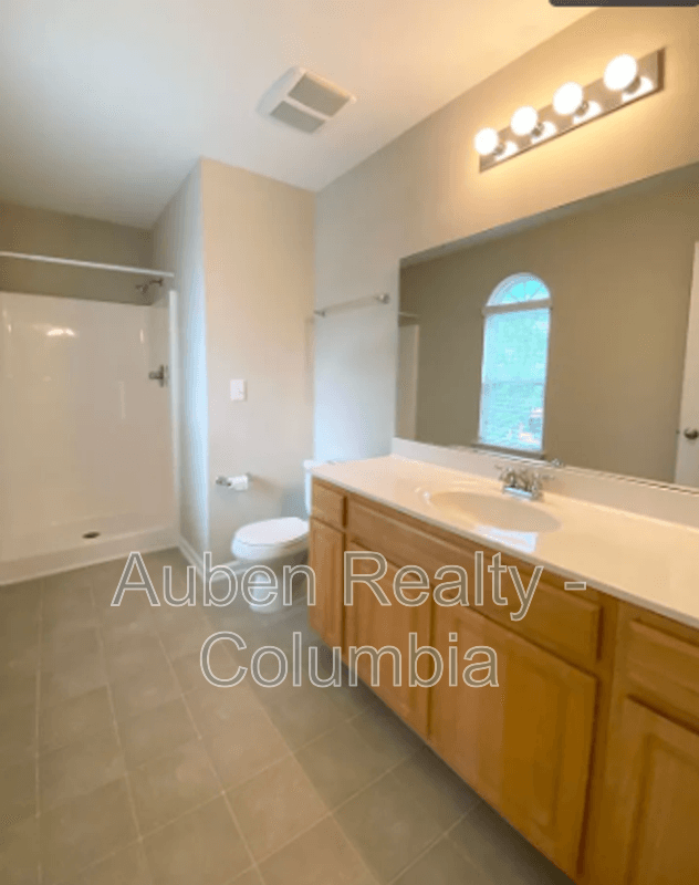 Columbia House: 537 S Bull St
