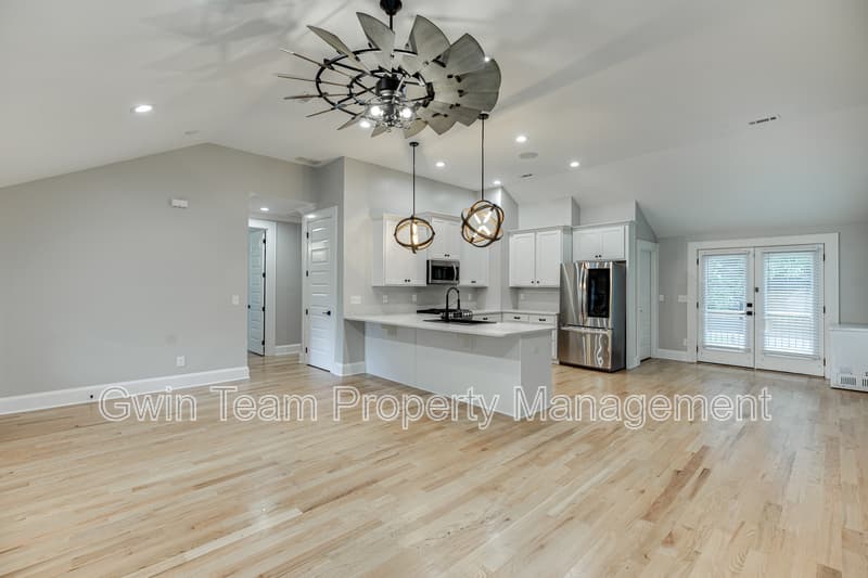 Lawrenceville House: 75 Cherry St