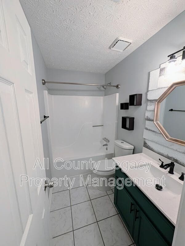 Auburn House: 383 Blackberry Cir