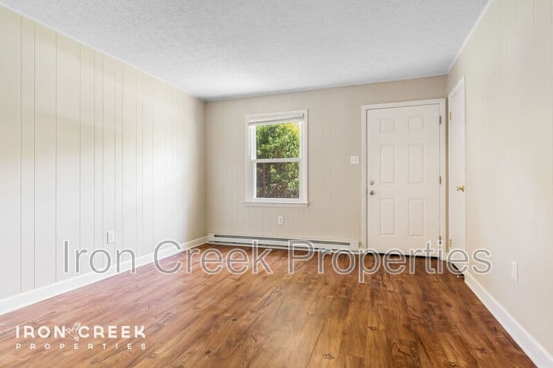 Black Mountain House: 250 Avena Rd