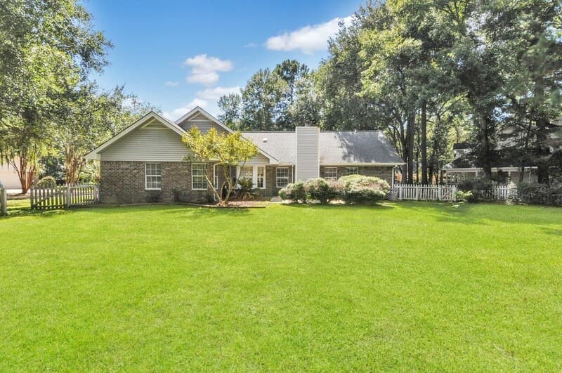 Richmond Hill House: 3 Oak Creek Court
