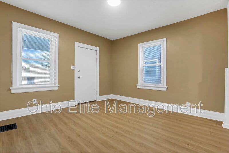 Columbus House: 2545 Sullivant Ave
