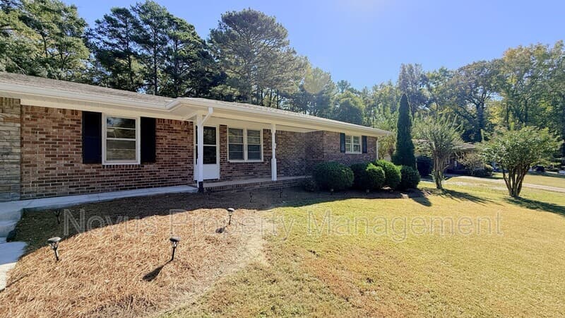 Bremen House: 608 S Pecan Street