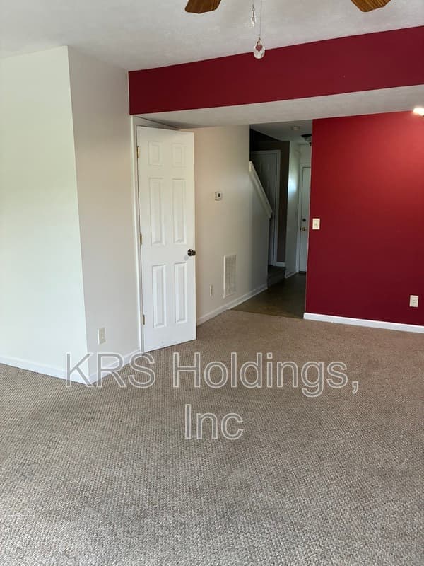 Broadway Townhome: 185 Alger Lane